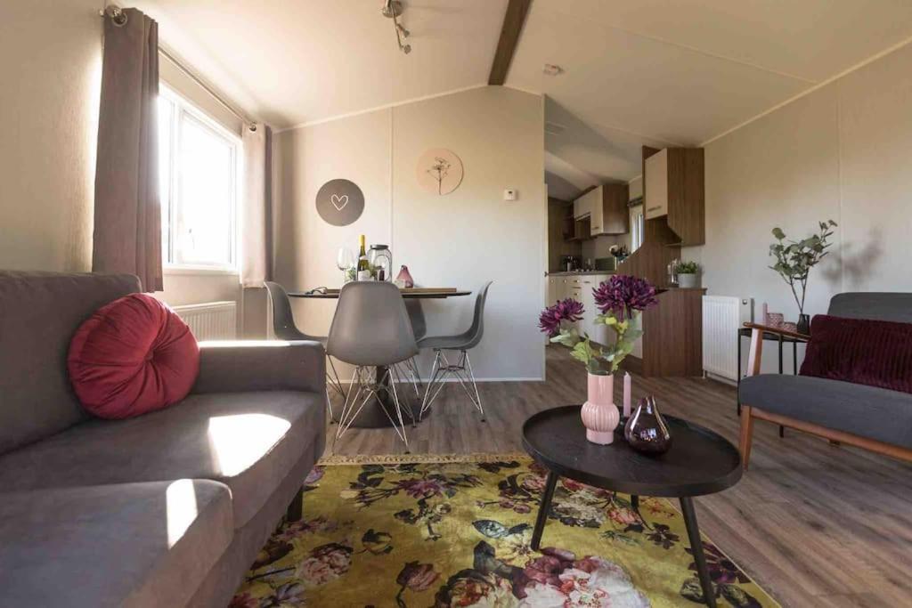 Вилла 6-Persoons Chalet In Voorthuizen Op De Veluwe Экстерьер фото