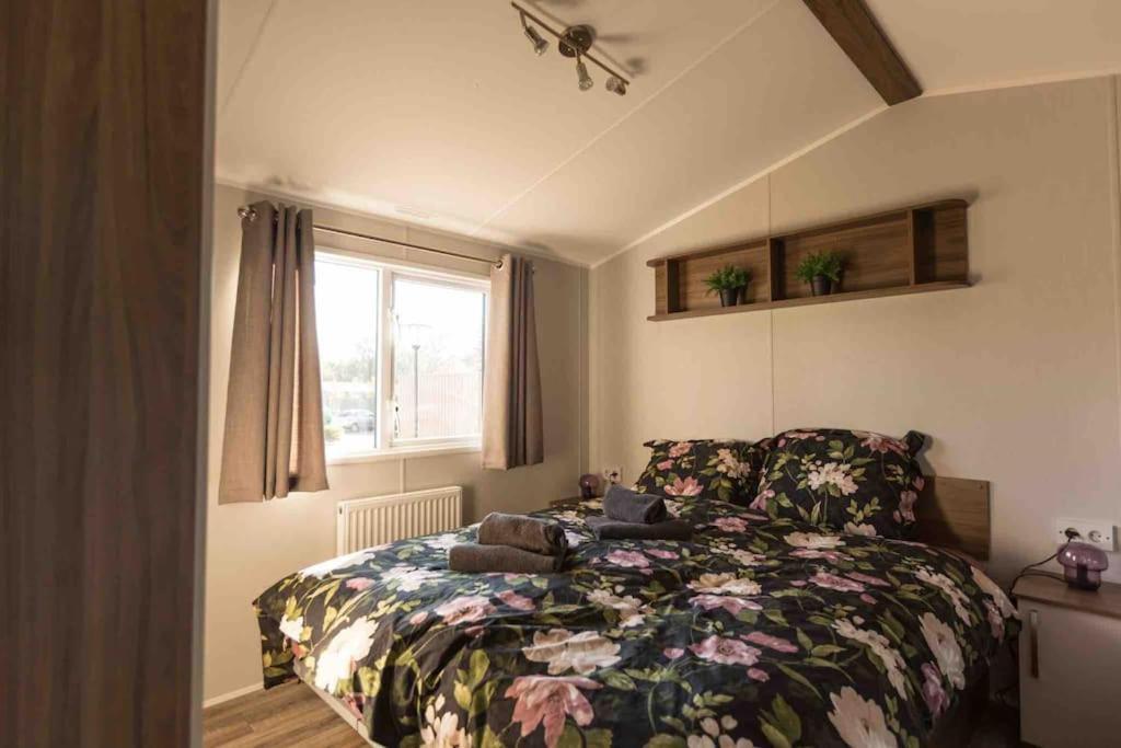 Вилла 6-Persoons Chalet In Voorthuizen Op De Veluwe Экстерьер фото