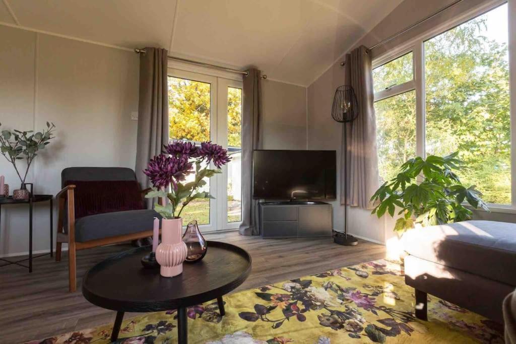 Вилла 6-Persoons Chalet In Voorthuizen Op De Veluwe Экстерьер фото